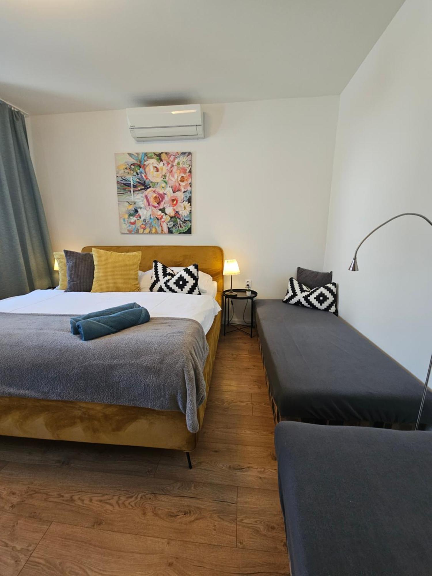 Apartmany Centro & Jacuzzi Piest'any Eksteriør billede