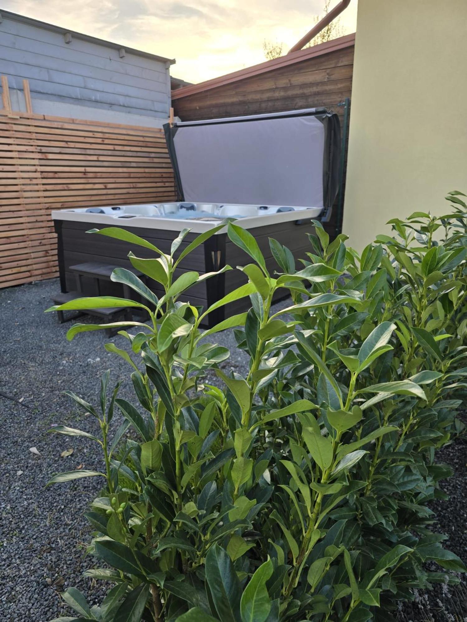 Apartmany Centro & Jacuzzi Piest'any Eksteriør billede